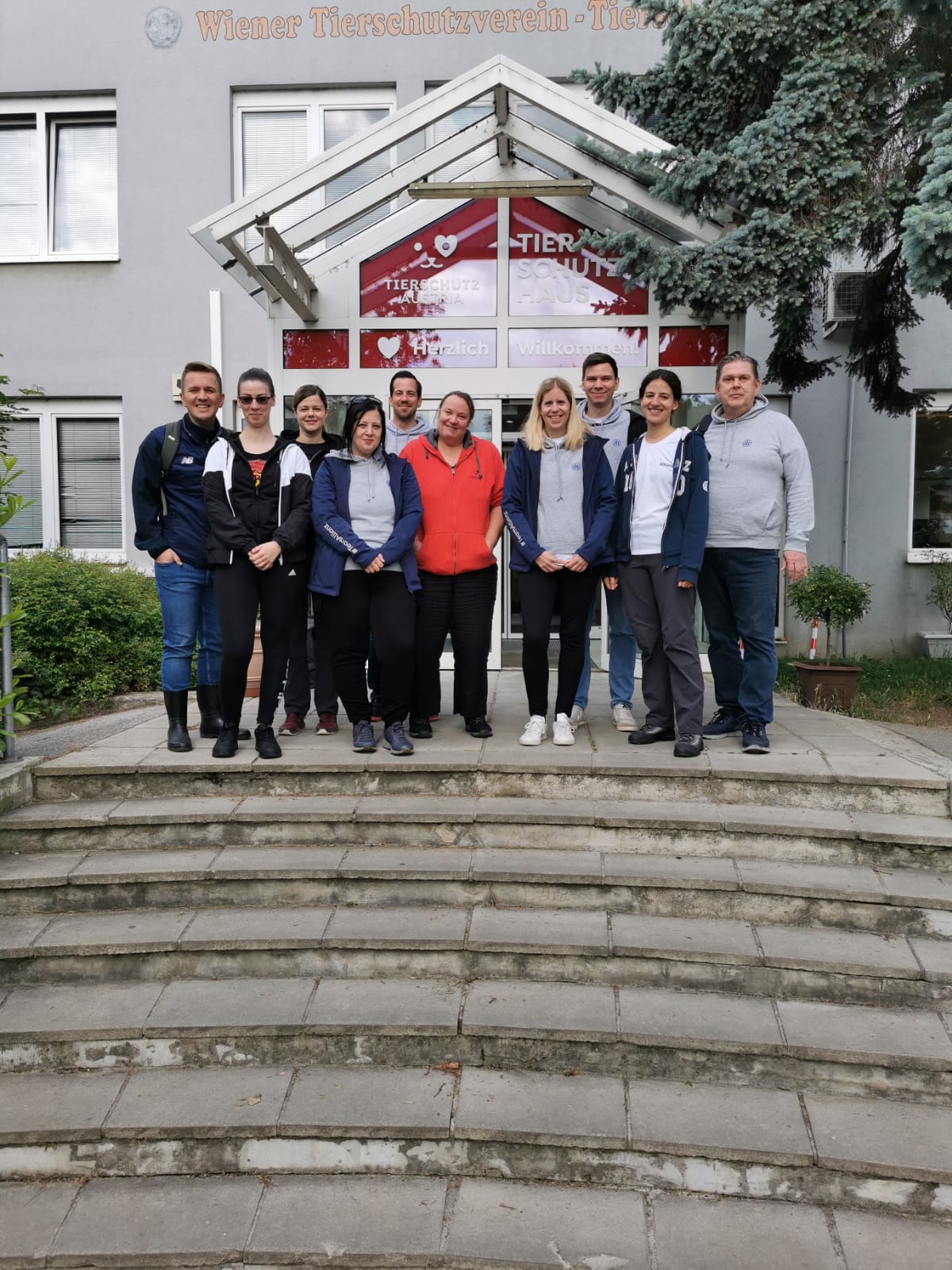 Mitarbeiter:innen der Allianz Vorsorgekasse und Pensionskasse im Tierschutz Austria